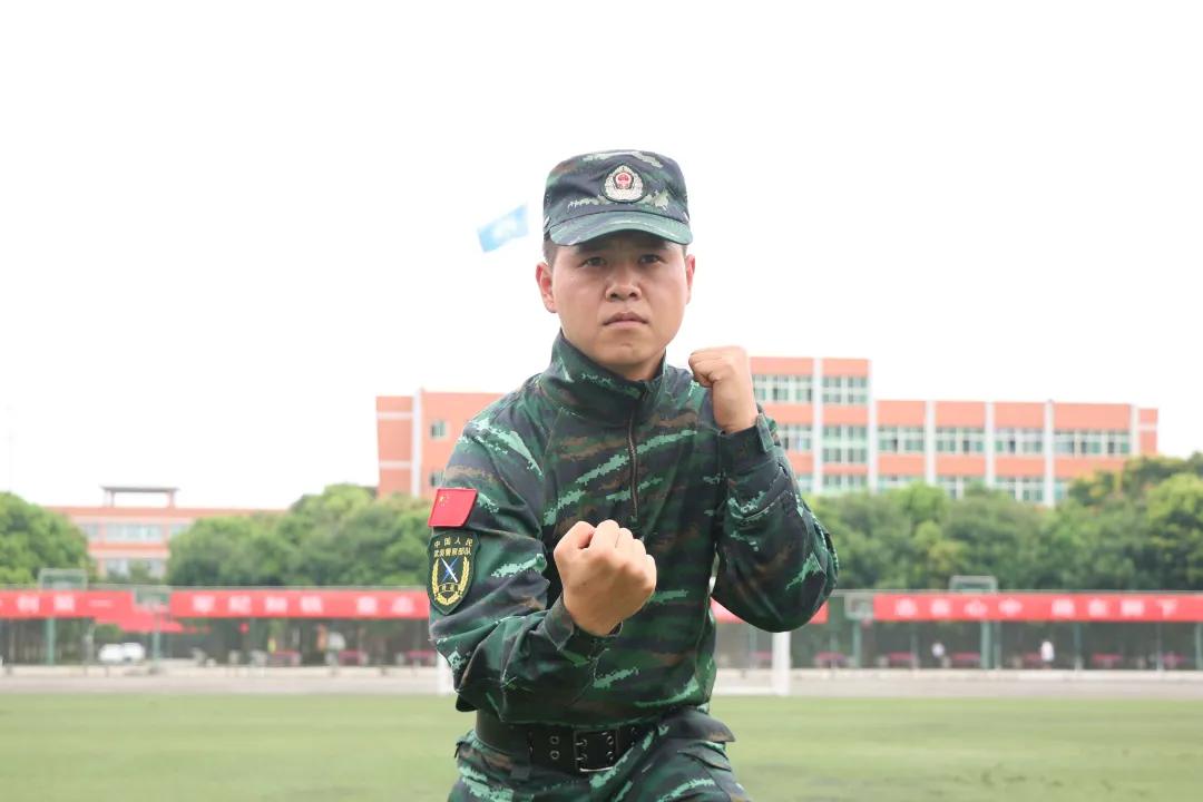 軍事化管理學(xué)校教官，職責(zé)、特點與重要性，軍事化管理學(xué)校教官的職責(zé)、特點與重要性解析